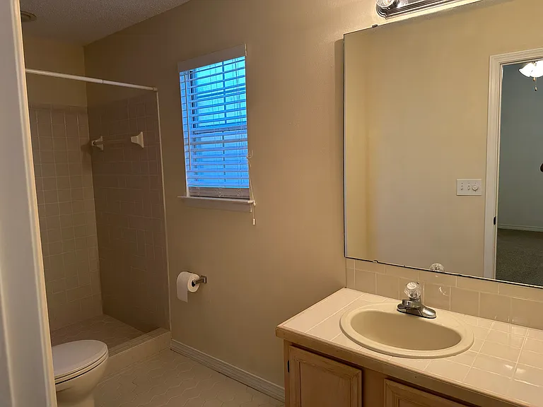 220 Parkwood Cir — Photo 23