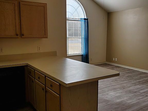Bar between livingroom and kitchen