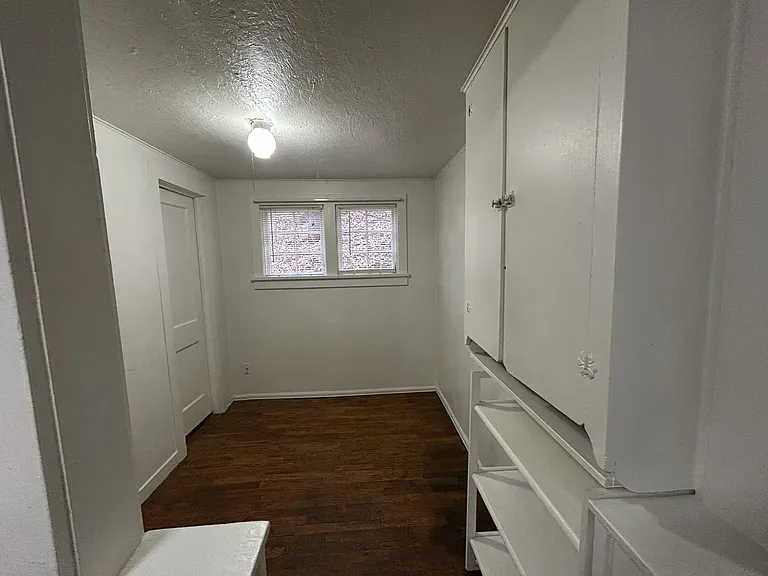 908 Midland Ave — Photo 12