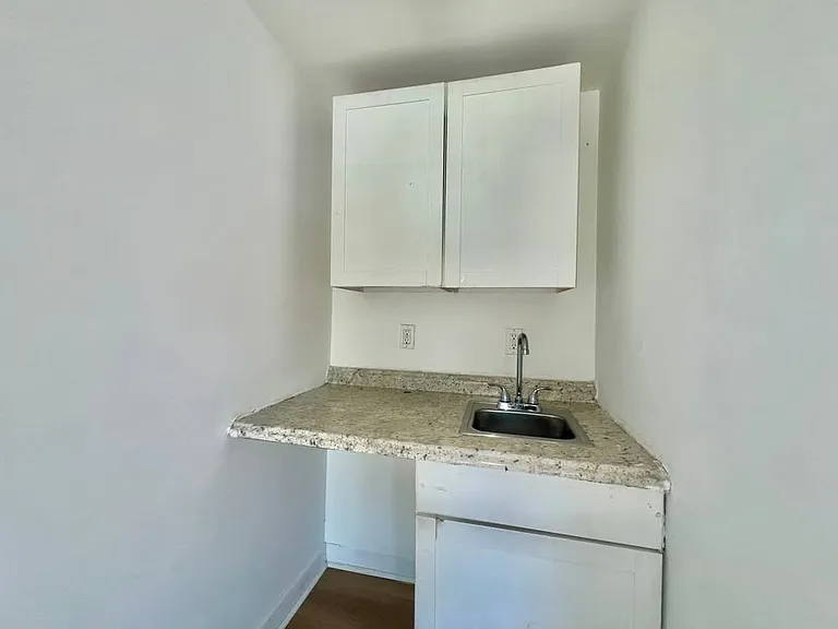 1103 Dunbar St #8 — Photo 5