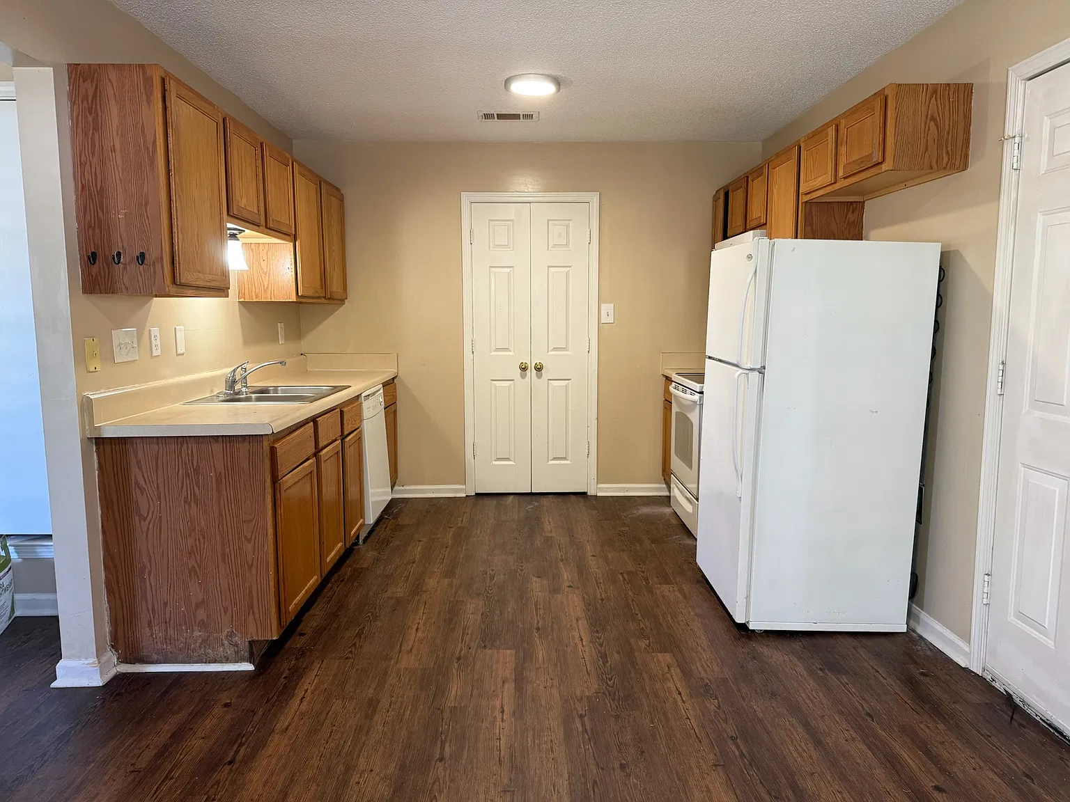 2587 Faxon Ave — Photo 3