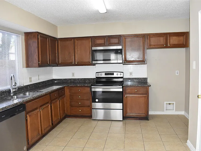 8903 Kalewood Dr — Photo 14
