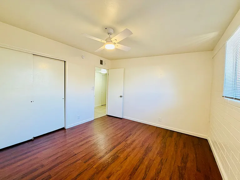 Fairmount-4215 — Photo 16
