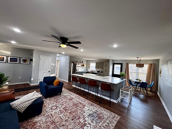 4th image of 30 Kelley Dr #1