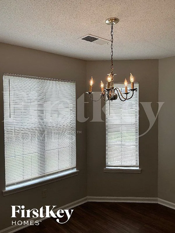 3 bed, 2.0 bath, 1215 sqft, $1,155 — Photo 4