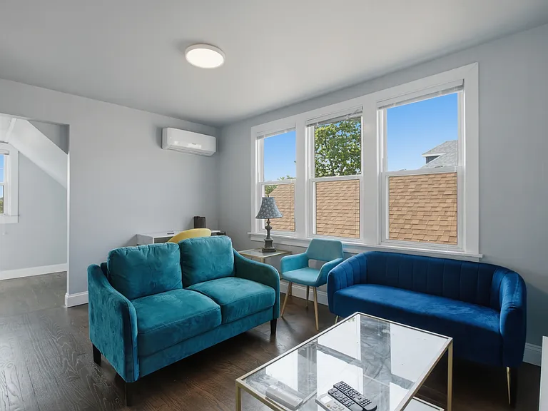 2430 N Normandy Ave #2 — Photo 3