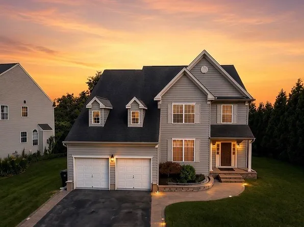 100 Summerbrooke Ct, Sicklerville, NJ 08081