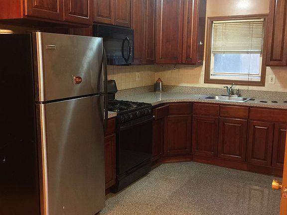 3rd image of 10028 88th Ave #1FLOOR