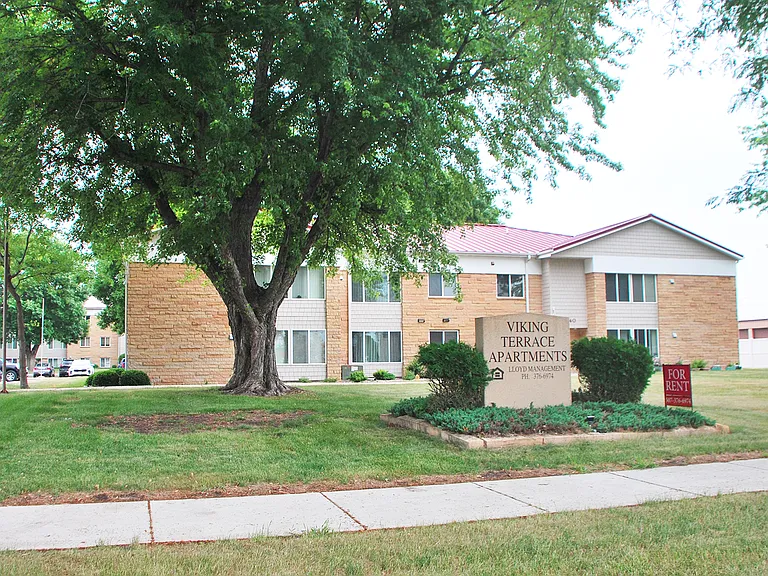 Viking Terrace Apartments — Photo 2