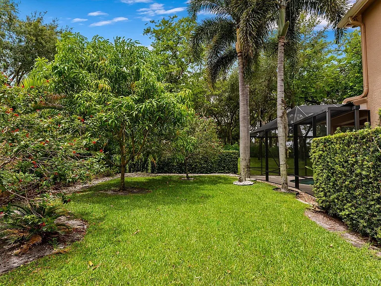 8882 Hidden Acres Dr — Photo 22