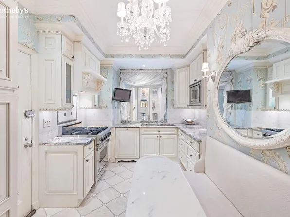 211 Central Park West image 4 of 12