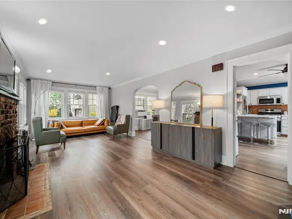 243 Jefferson Ave, Cresskill, NJ 07626