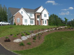 8 Morningside Dr, Auburn, NY 13021