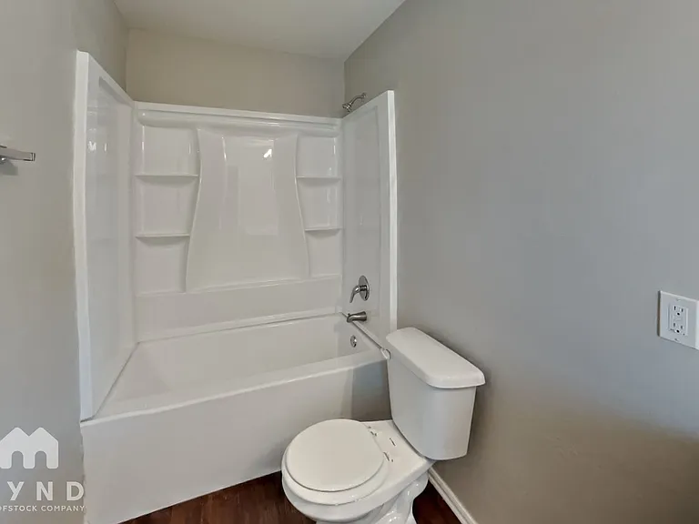 1724 Lanesboro Dr — Photo 11