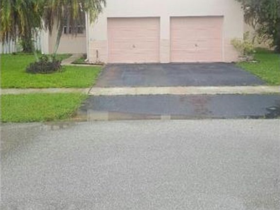5th image of 18530 NW 22nd Ct