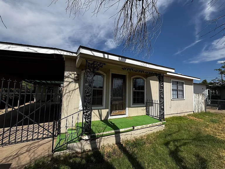 815 Fall Ave — Photo 2