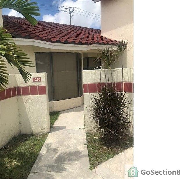 1st image of 1210 San Remo Cir