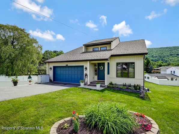 912 Layton Rd, Clarks Summit, PA 18411