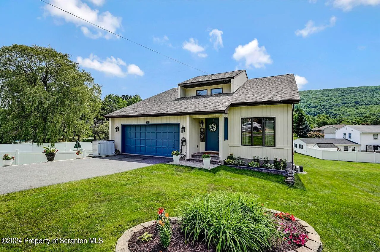 912 Layton Rd photo 1