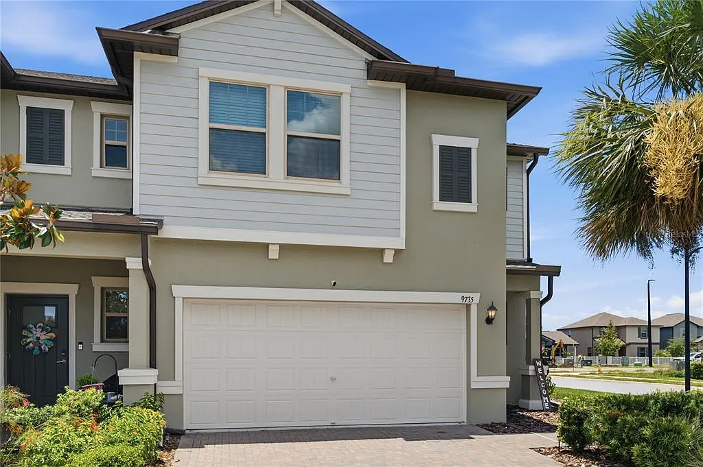 3 bed, 2.5 bath, 1861 sqft, $2,700 — Photo 1