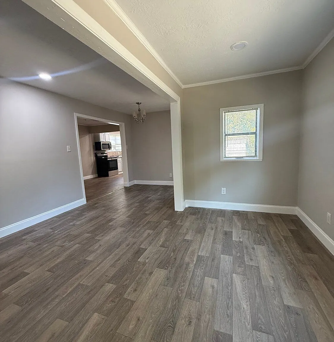 3 bed, 1.0 bath, 1116 sqft, $1,300 — Photo 4