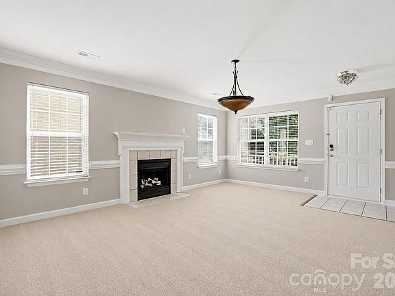 4th image of 1135 Stonehenge Ln