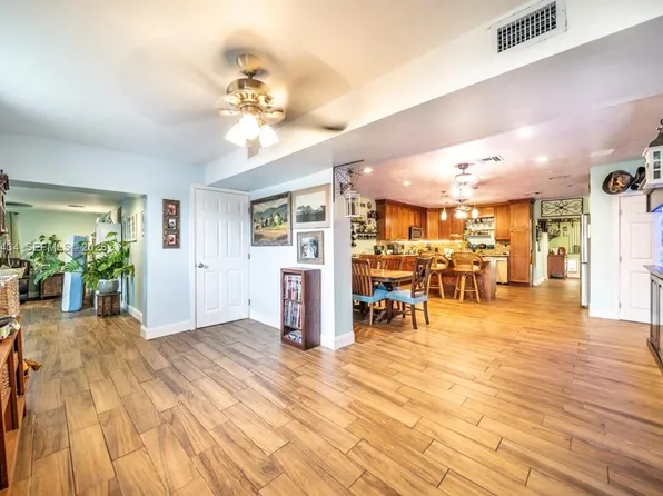 6890 SW 57th St, Davie, FL 33314