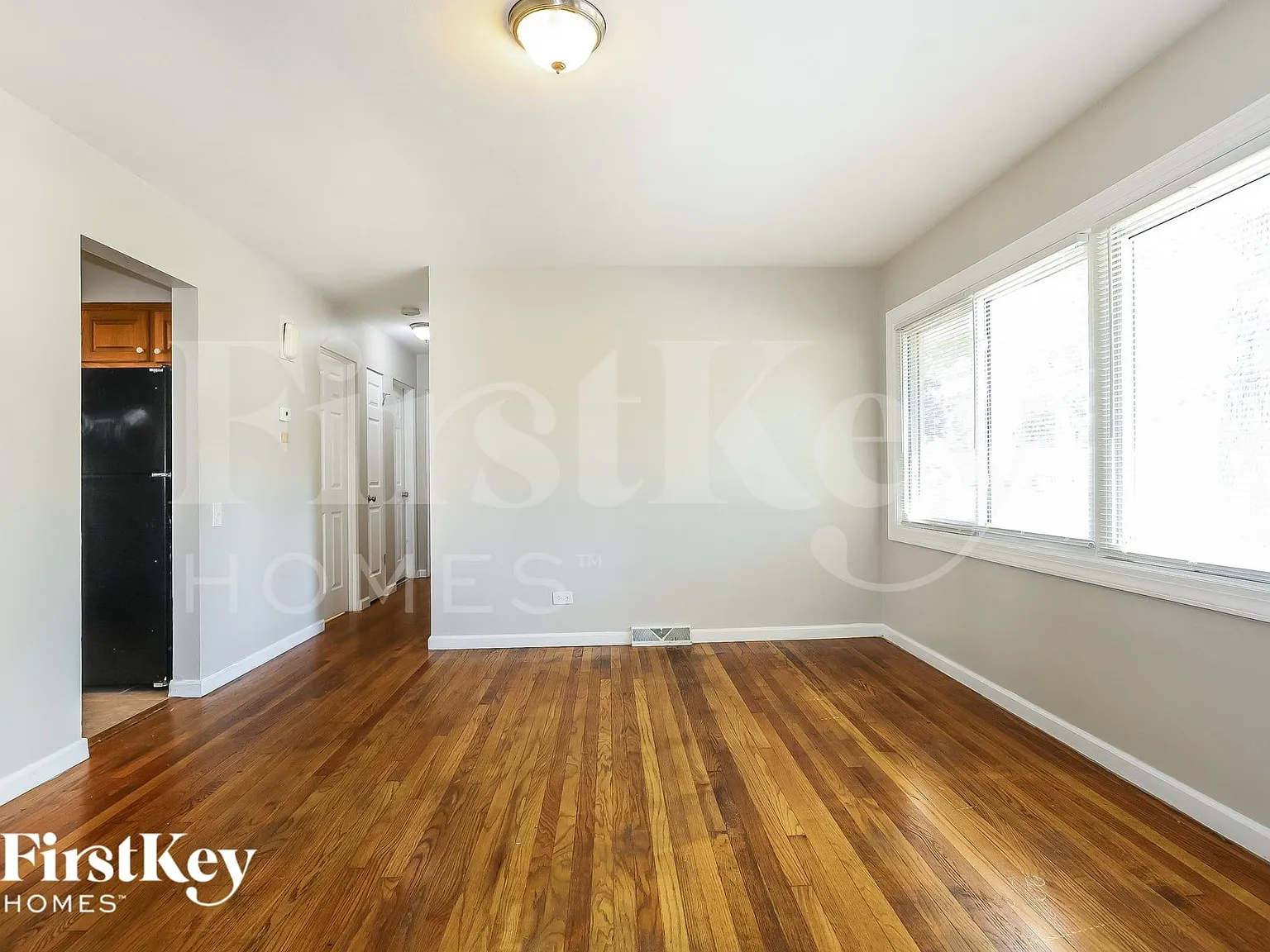 3 bed, 2.0 bath, 1150 sqft, $2,565 — Photo 4