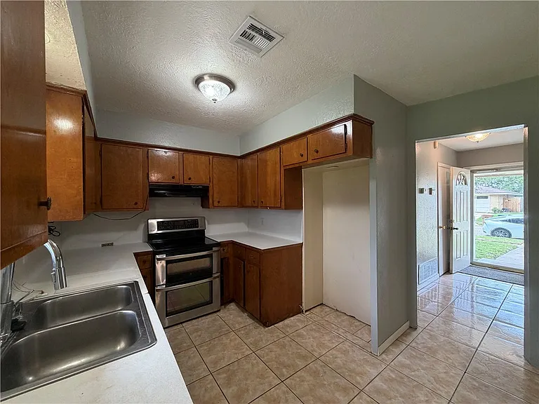 4406 Donegal Dr — Photo 9