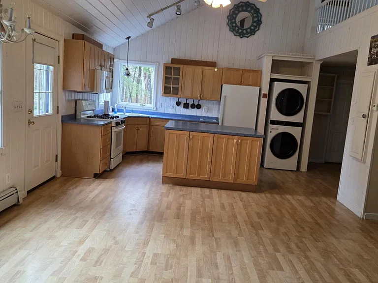 Kitchen/ Dining Room