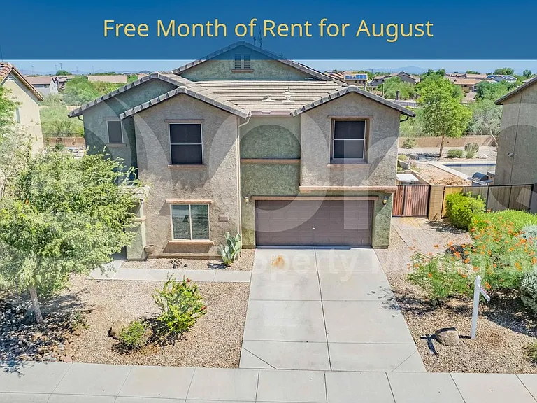 2561 N Hawthorn Dr — Photo 1