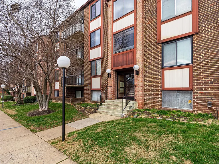 9728 Kingsbridge Dr #101 — Photo 2