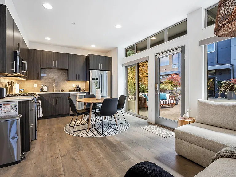 1706 Alki Ave SW #C — Photo 4