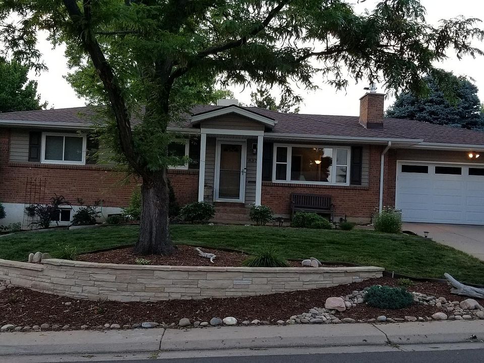 Beautiful curb appeal!