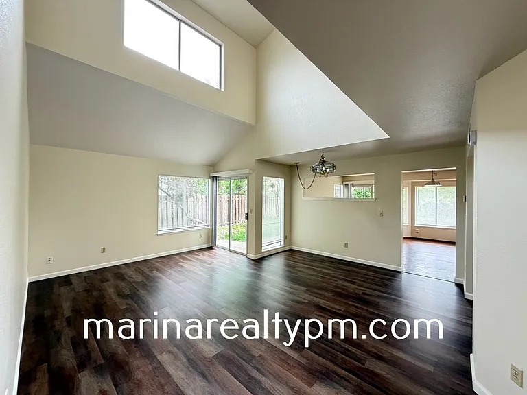 115 James River Rd — Photo 2