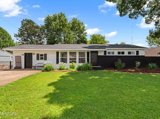 1314 E Walnut Grove Dr, Knoxville, TN 37918