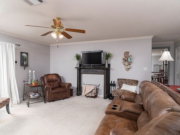 4th image of 1008 Private Road 3057