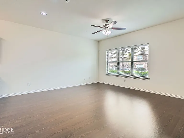 1349 Lake Crest Ln — Photo 6