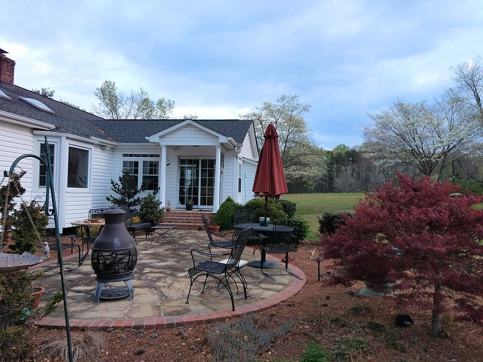2nd image of 415 Smith Rd