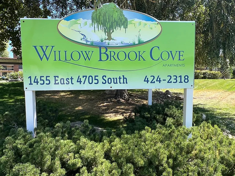 4693 S Brookwillow Cv #B — Photo 2