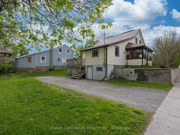3rd image of 106 Saint Lawrence St E