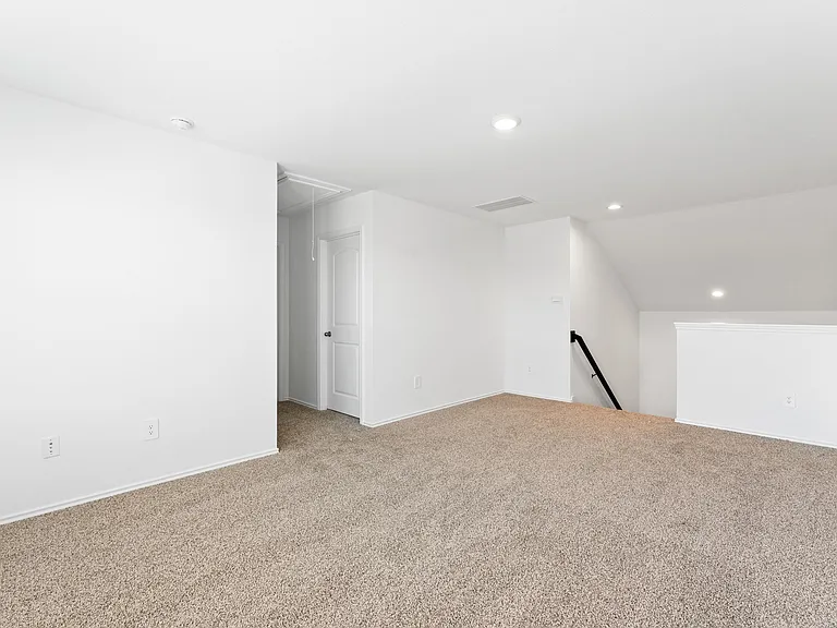 Emerald Ocean Dr — Photo 16