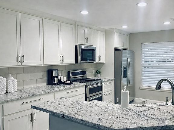 2nd image of 12106 Ridgefair Pl