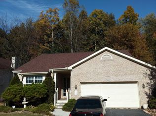 100 Lakeshore Pointe Dr, Howell, MI 48843