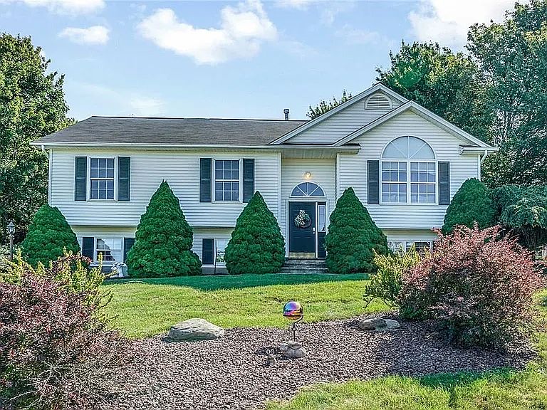 1st image of 28 Cunningham Dr