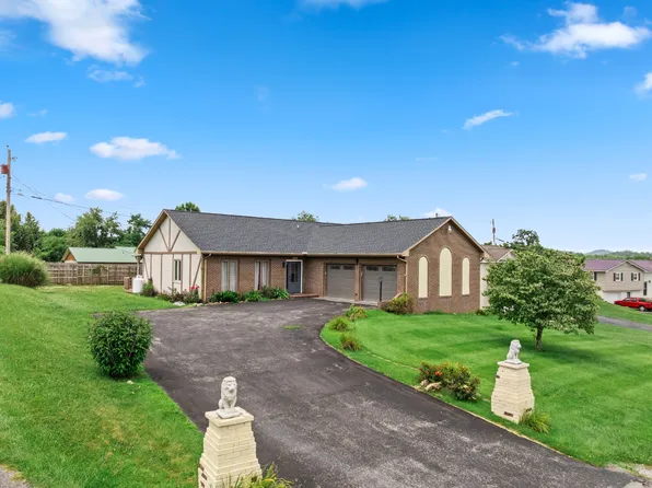 266 East St, Pounding Mill, VA 24637