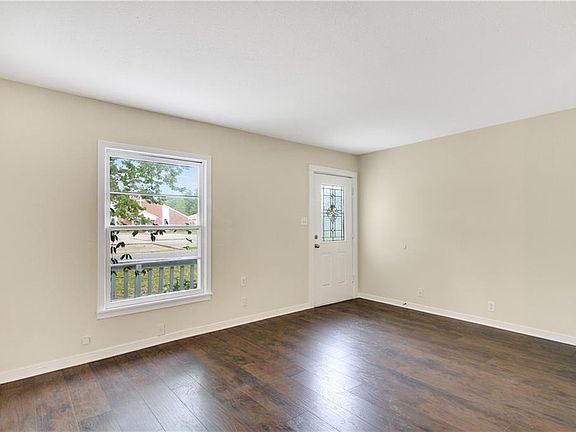 5th image of 213 Dewitt Ave