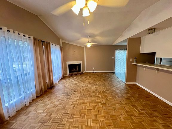 4th image of 805 Castalia Dr