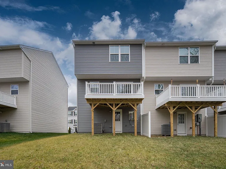 7263 Congressional Cir — Photo 43