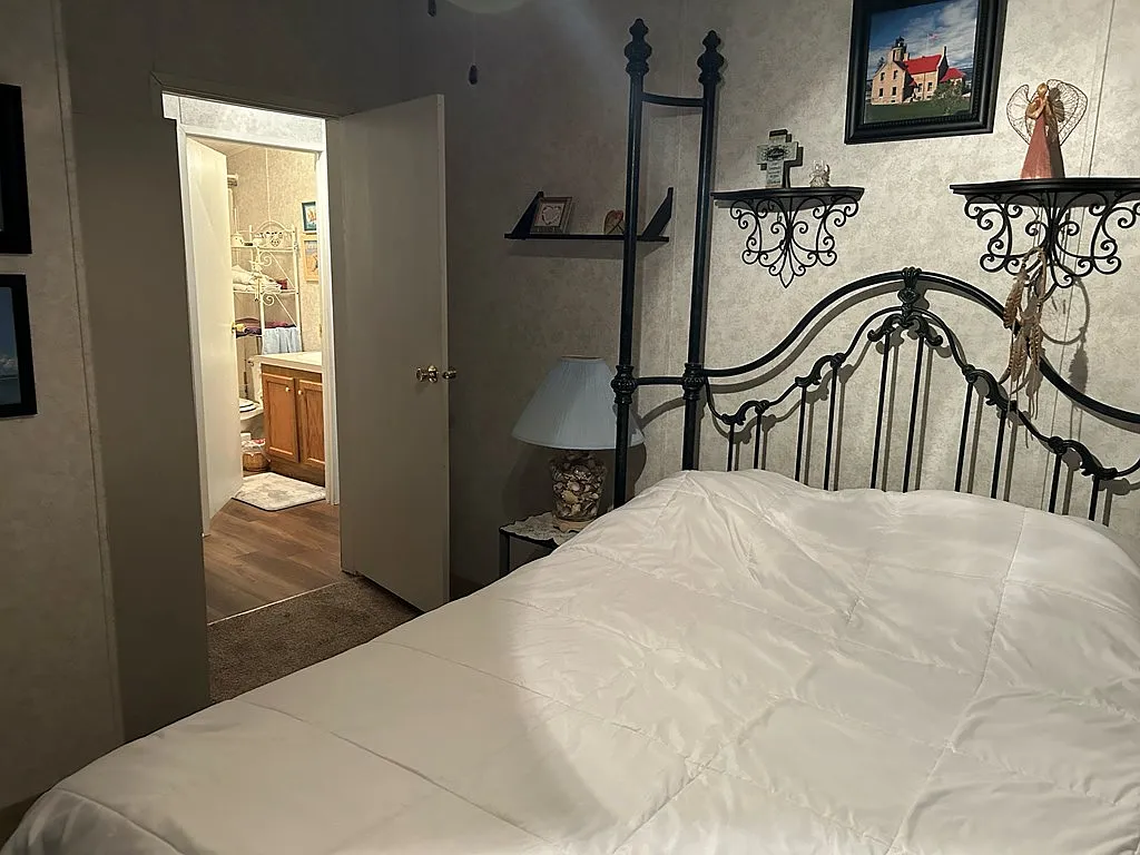 3 bed, 2.0 bath, 1400 sqft, $1,800 — Photo 3
